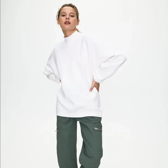 Aritzia Cozy Fleece Boyfriend Mock Sweatshirt NWT - Picture 2 of 9